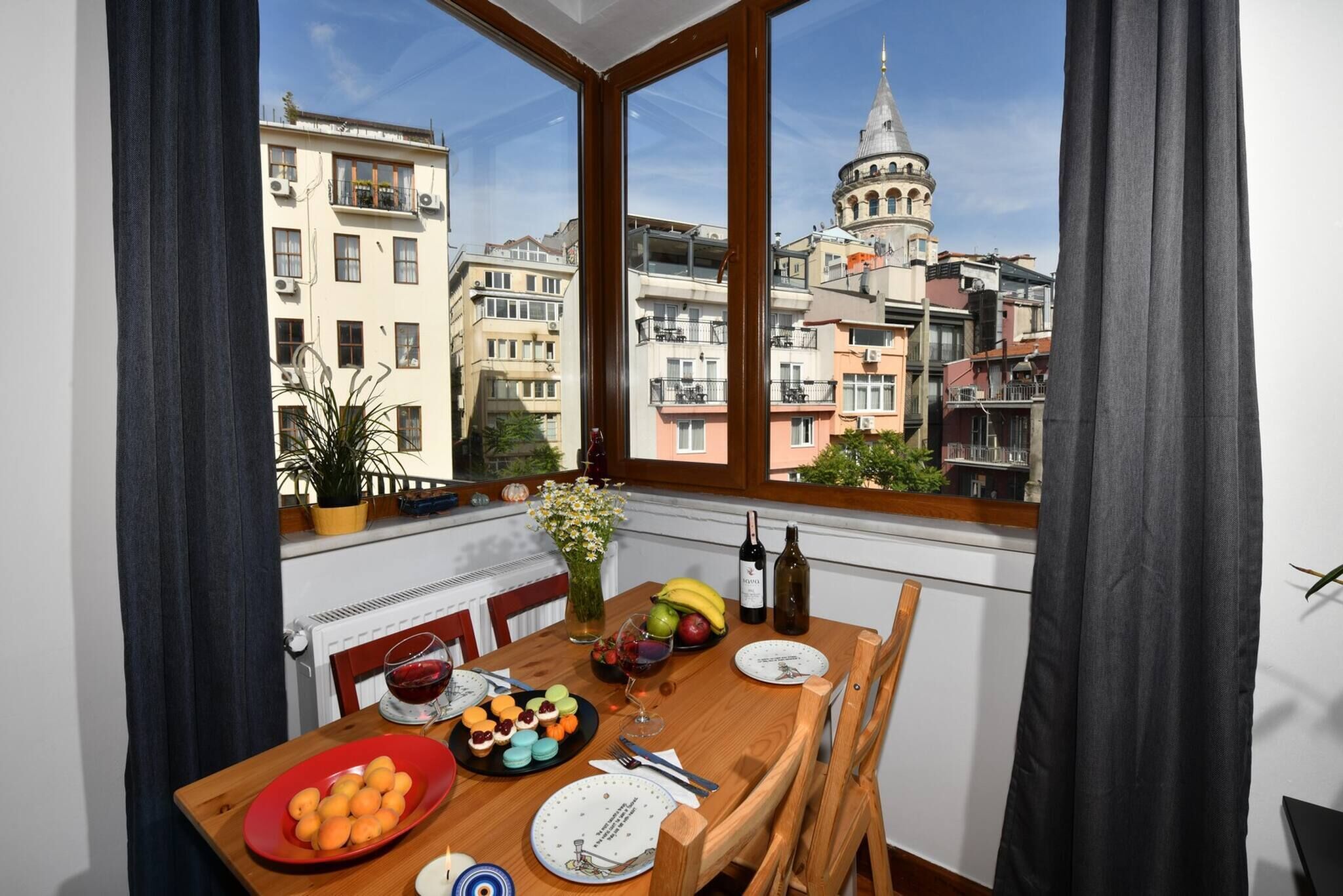 Loft, 2 Bedrooms, Smoking | Dining room