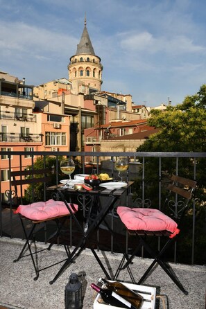 Exterior - Galata Tower at Your Fingertips Private (Istanbul)