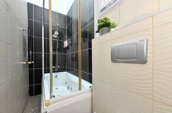 Loft, 2 Bedrooms, Smoking | Bathroom