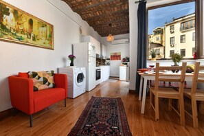 Dining room - Galata Tower at Your Fingertips Private (Istanbul)