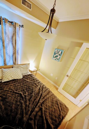 Unclassified image, 4 of 8, button - Chic Downtown Campbellton Stay + Kitchen (Campbellton)
