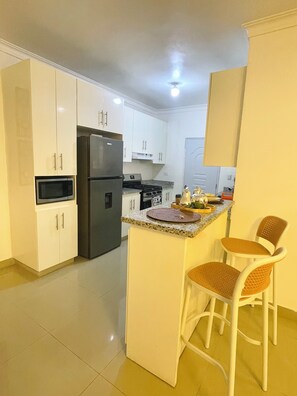 Private kitchen - La Coral del Paraíso - Modern Villa w/ Private Pool Near Beach (Caleta)