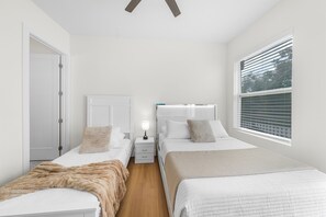 6 habitaciones, escritorio y tabla de planchar con plancha 