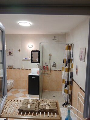 Bathroom - Vrbo Property (Wasselonne)
