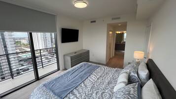 3 habitaciones, tabla de planchar con plancha, wifi y ropa de cama