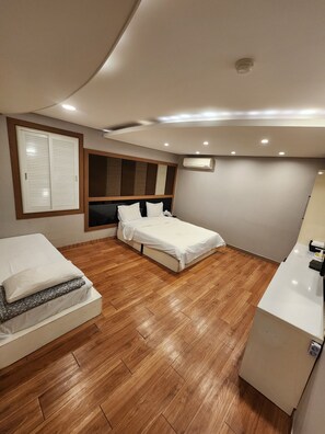 Deluxe Twin Room, Housekeeping, City View - Galaxy hotel (Incheon)