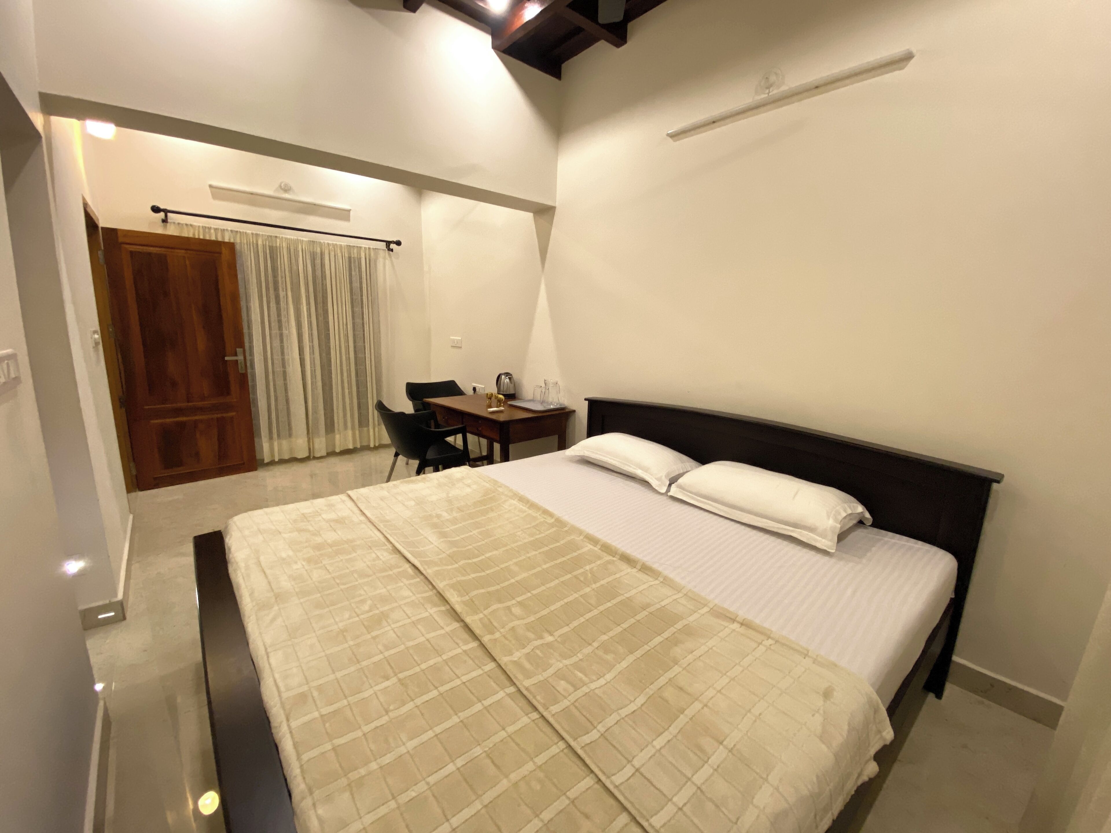 3 bedrooms, iron/ironing board, WiFi