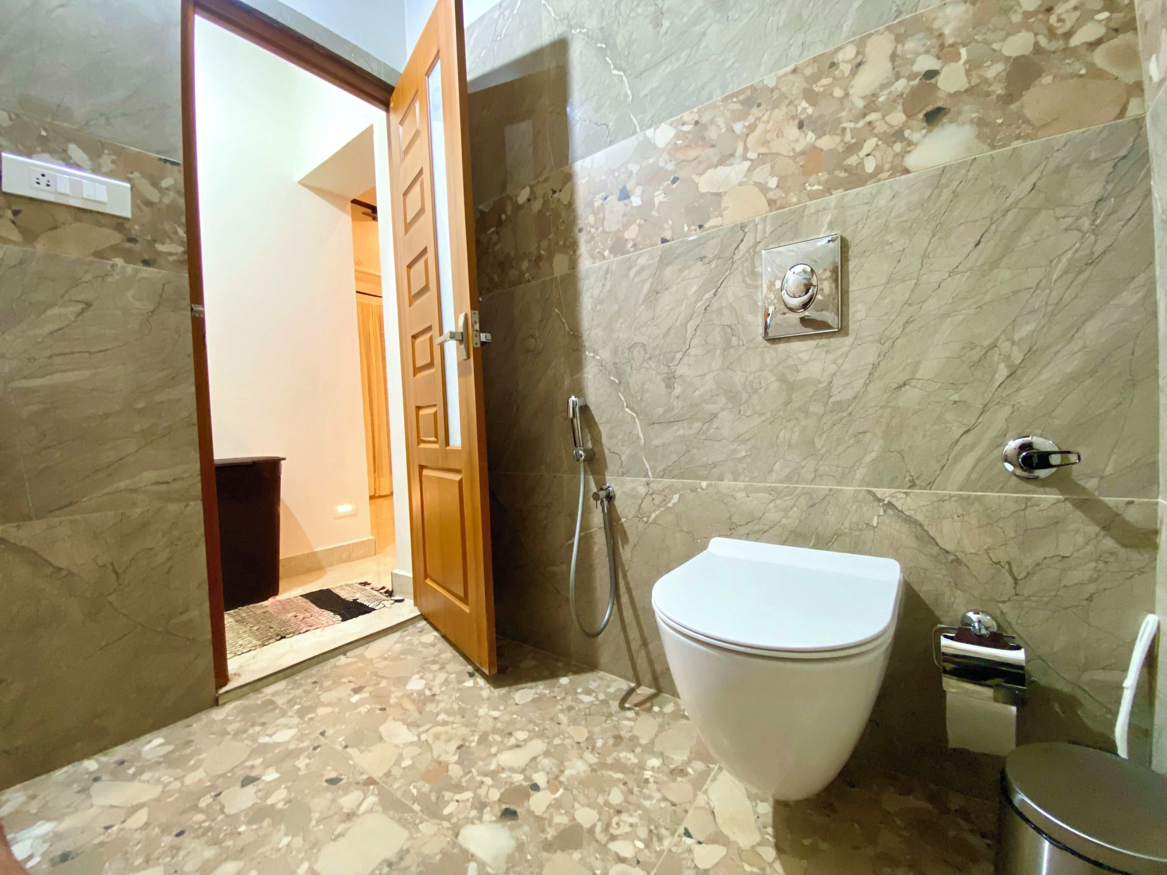 Dusche, Bidet, Handtücher, Seife