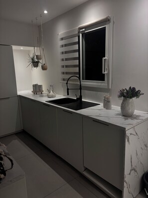 Private kitchen - Vrbo Property (Pouzilhac)