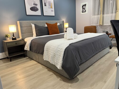 Cozy 1-bedroom apartment in excellent Flushing with AC