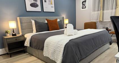 Cozy 1-bedroom apartment in excellent Flushing with AC