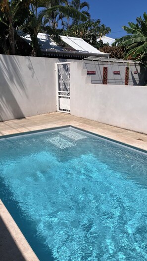 Pool - T2 furnished with terrace and pool - Saint-Louis 🌺. 🌴 (Saint-Louis)