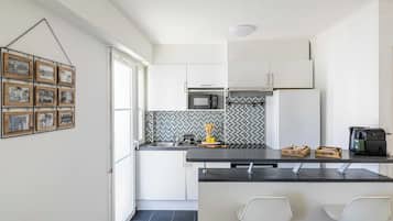 Apartemen | Dapur pribadi | Lemari es, microwave, oven, dan kompor