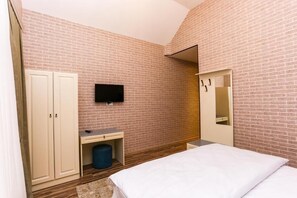 Habitación estándar doble, balcón, vistas al jardín | Sistema de insonorización y wifi gratis