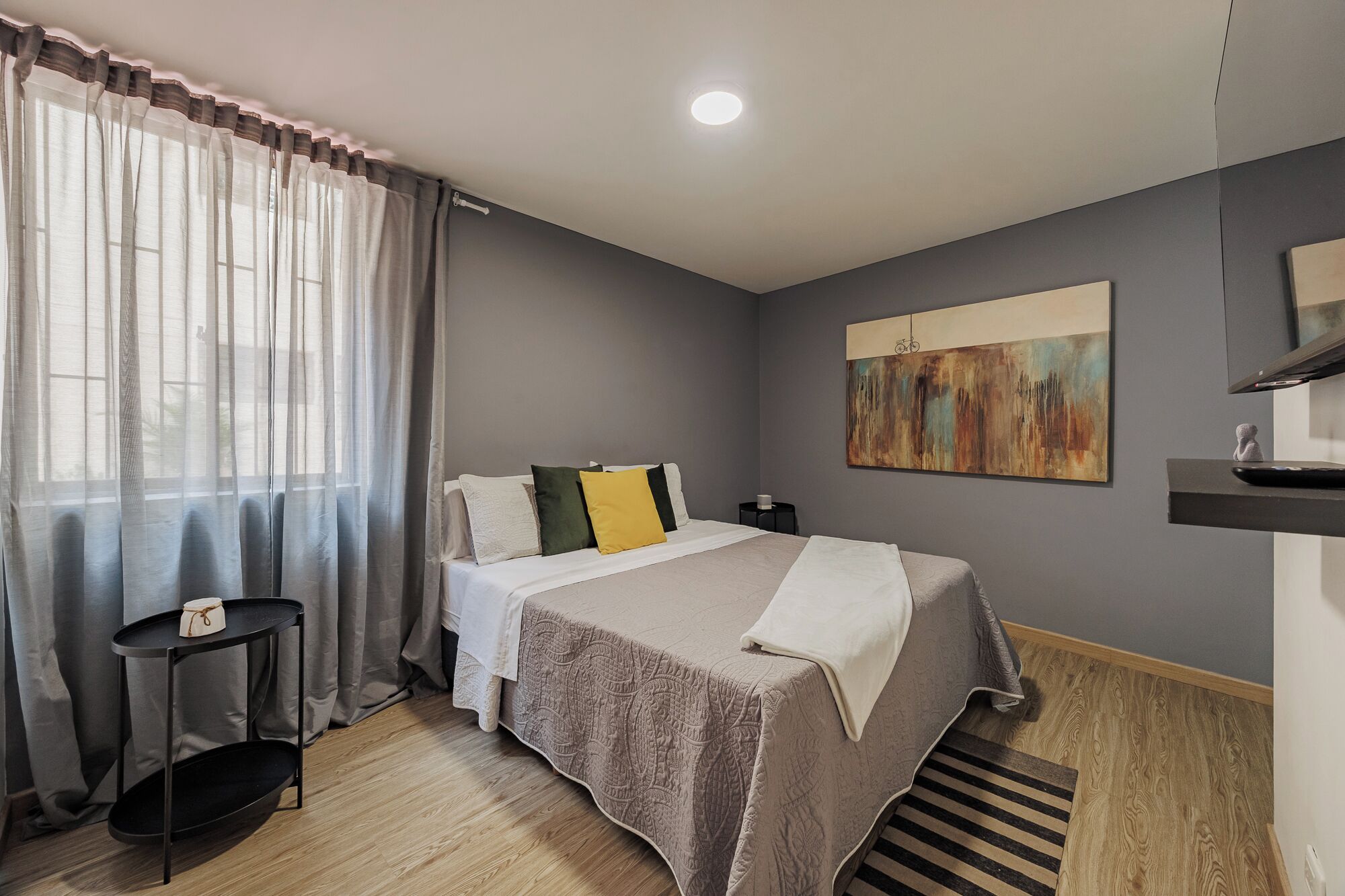 3 slaapkamers, een strijkplank/strijkijzer, internet, beddengoed