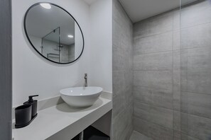 Hair dryer, towels, soap, toilet paper - Perfect 3-bedroom apartment in Medellín for a relaxing stay (Medellín)