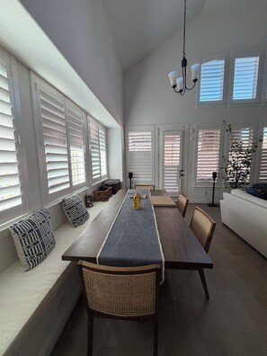 Dining - FIFA I 15 Mins to AT&T I 4BR I 5 Bed I 5.5 Bath I Sleeps 10 (irving)