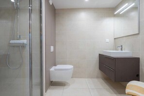 Apartment | Bathroom - Spacious Studio a/c 2P - Place des Lices (Saint-Tropez)