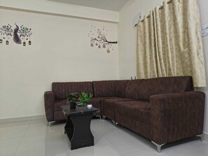 Smart TV - Luxury 900sq ft 1BHK in Madhapur , Near Hitech City. (Hyderabad)