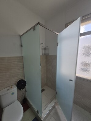 Shower, hair dryer, towels, soap - Hassan Grand Standing Station 3min/Honey Rabat stay (Rabat)
