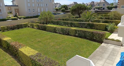 Residential apartment Dinard 3 rooms South West quiet view on private garden