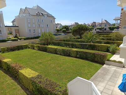 Residential apartment Dinard 3 rooms South West quiet view on private garden
