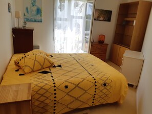 2 bedrooms, iron/ironing board, Internet, bed sheets