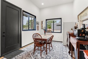 Dining - Riverside Retreat! Quiet and Charming 2 bed/2 bath (New Orleans)