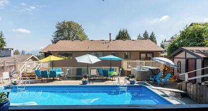 Fun and Comfy House with Pool and Hot Tub