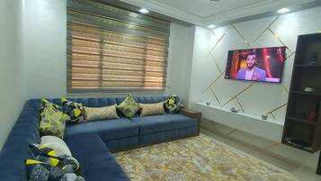 Apartment, 2 Bedrooms | Living room