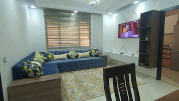 Apartment, 2 Bedrooms | Living room