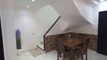 Apartment, 2 Bedrooms | Dining