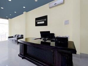 House | Reception - Deluxehotel Santosh Palace (Prayagraj)