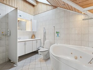 Bathroom - "Elenor" - 1.3km from the sea by Interhome (Græsted)