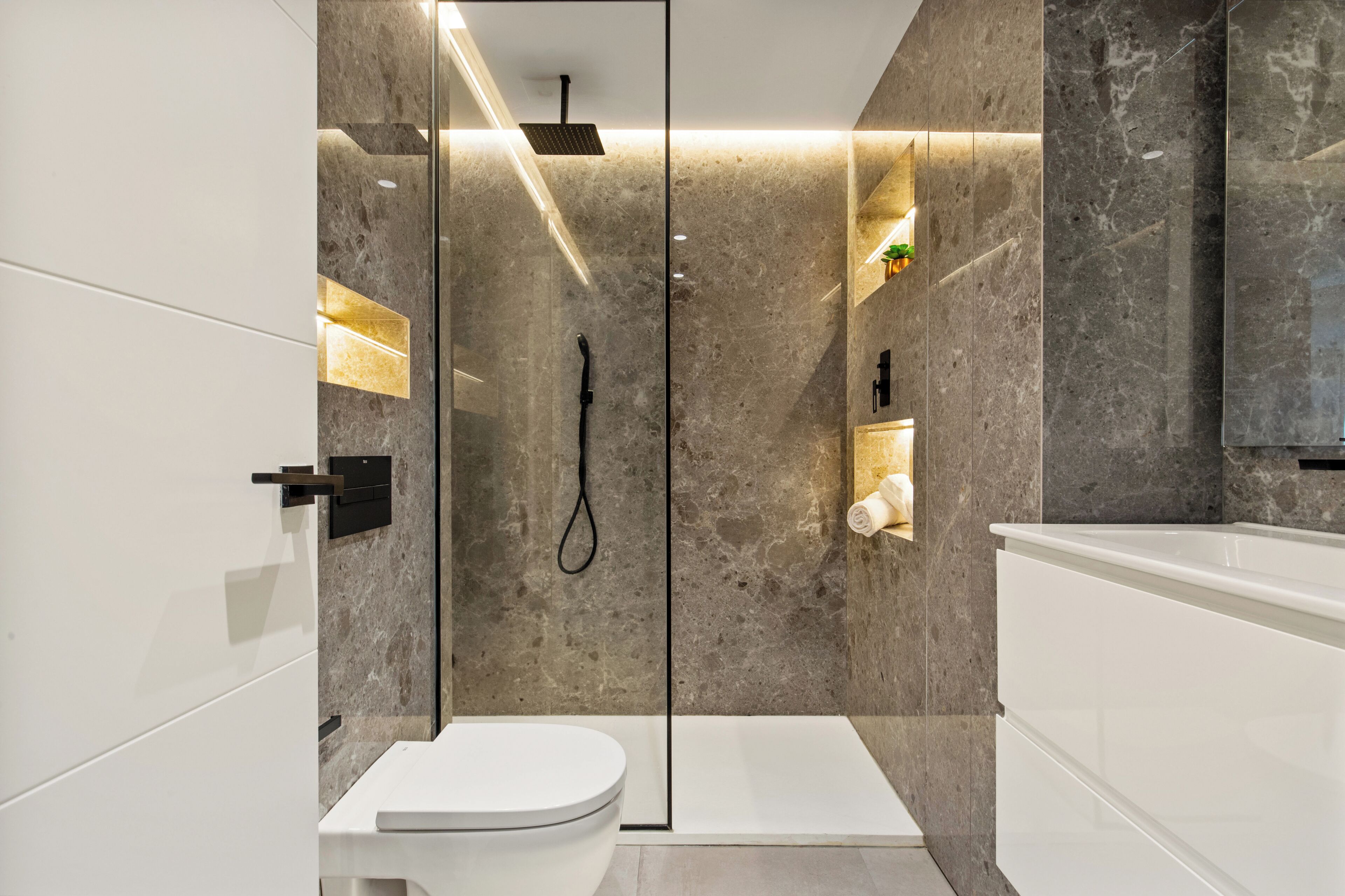 Apartment, Balkon, Meerblick | Badezimmer
