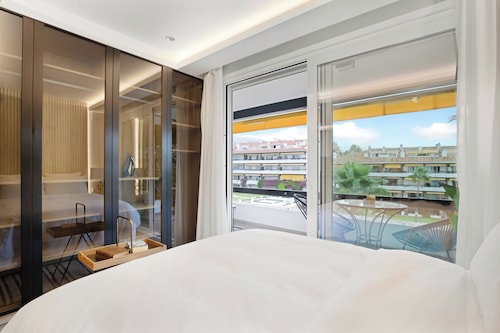 Golden Mile Lux Sea View Suite & Balcony