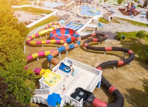 Luxury Beachside Cottage Free Golf Cart 1 Min Walk to Beach Pools and Waterpark