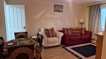 House, 3 Bedrooms, Accessible | Living room