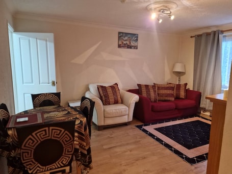 Casa, 3 quartos, acessível | Sala de estar. Basildon Holiday Home Essex UK