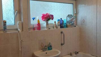 Hus - 3 sovrum - tillgÀnglighetsanpassat | Badrum