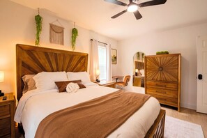 3 habitaciones, tabla de planchar con plancha, wifi y ropa de cama 