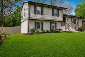 Exterior - Stylish Zen 3BR Upper Level Near CLT & Whitewater (Charlotte)