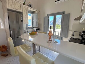 Fridge, microwave, oven, stovetop - Villa Thea (Episkopi Gonias)