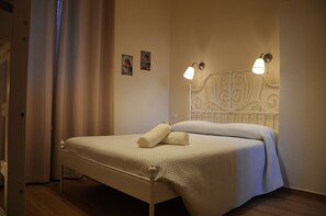 1 bedroom, WiFi, bed sheets - Vinci's little house (Vinci)