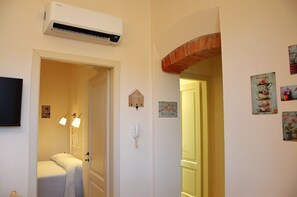 1 bedroom, WiFi, bed sheets - Vinci's little house (Vinci)