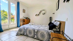 Room - Vrbo Property (Saint-Mamert-du-Gard)