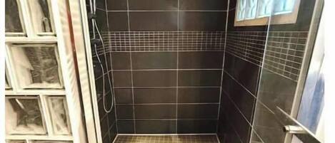 Shower, hair dryer, towels, toilet paper