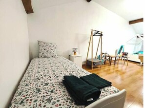 3 chambres, fer et planche à repasser, accès Internet, draps fournis