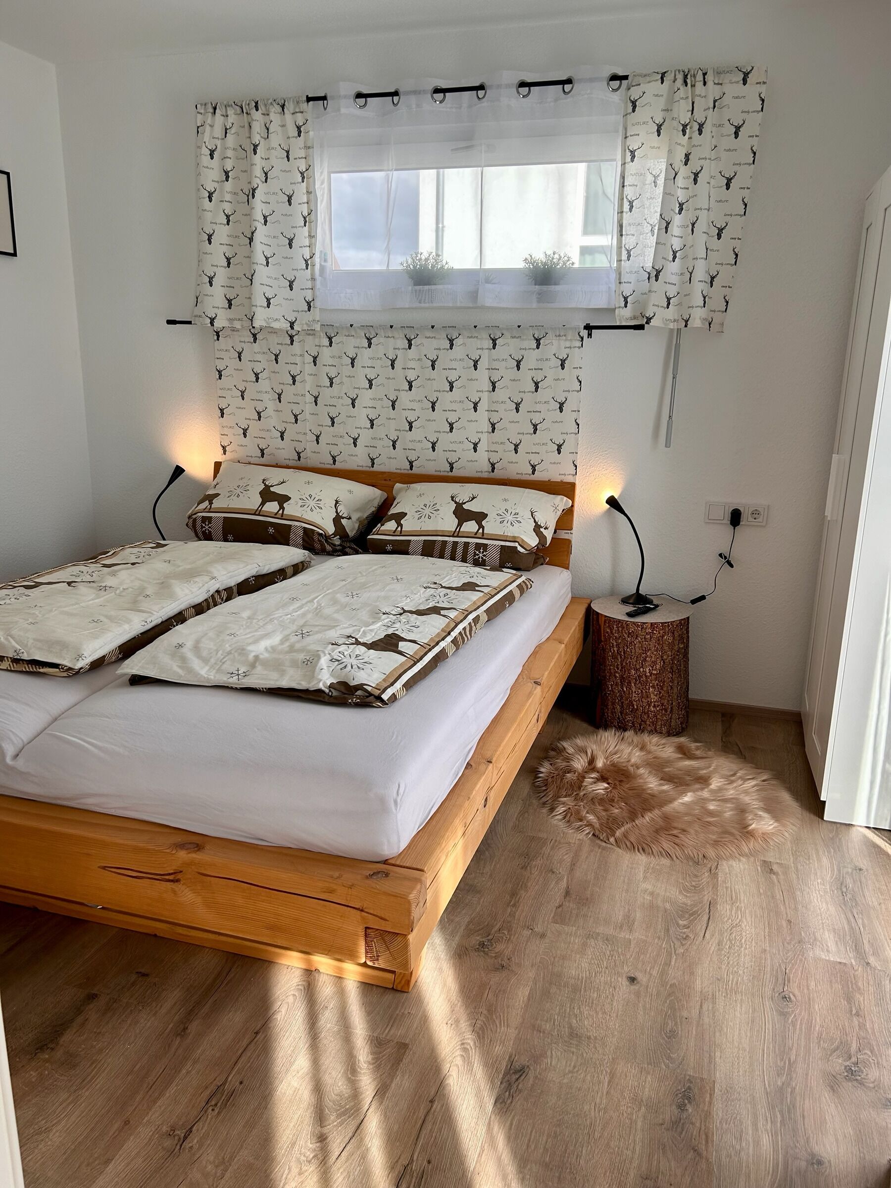 2 bedrooms, bed sheets