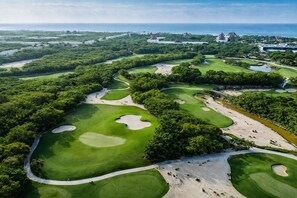 Golf - Grand Mayan Vidanta 2BR Luxury Suite + Pools & Beach (Playa Paraiso)